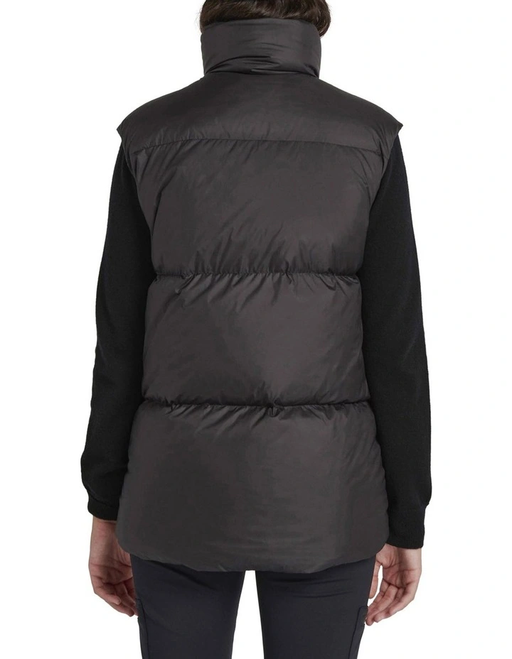 Trail Down Vest in Black