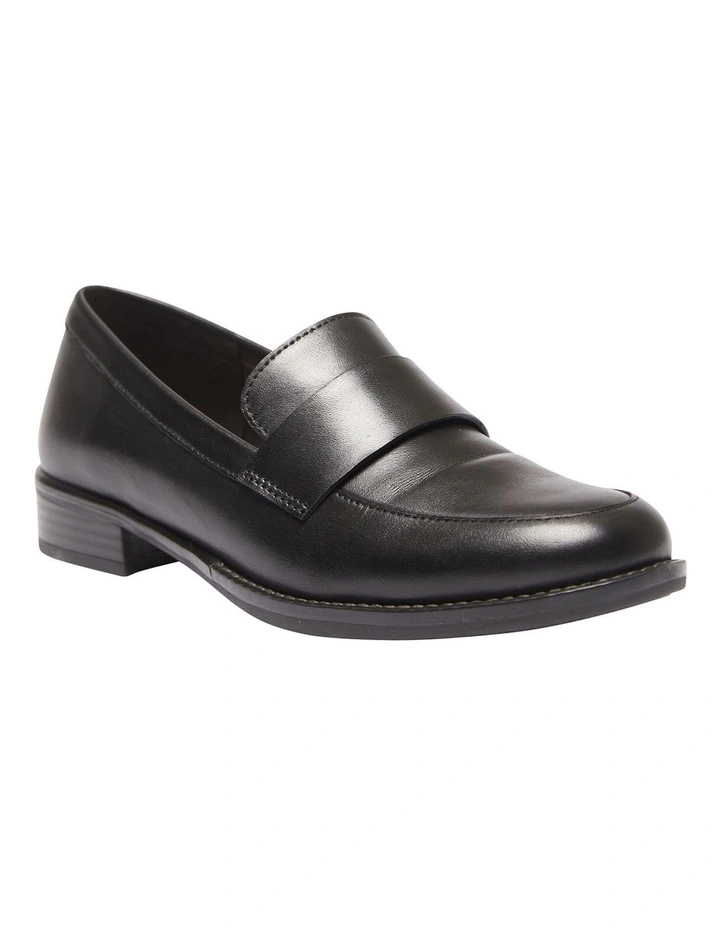 Infinity Flat Shoes in Black Leather