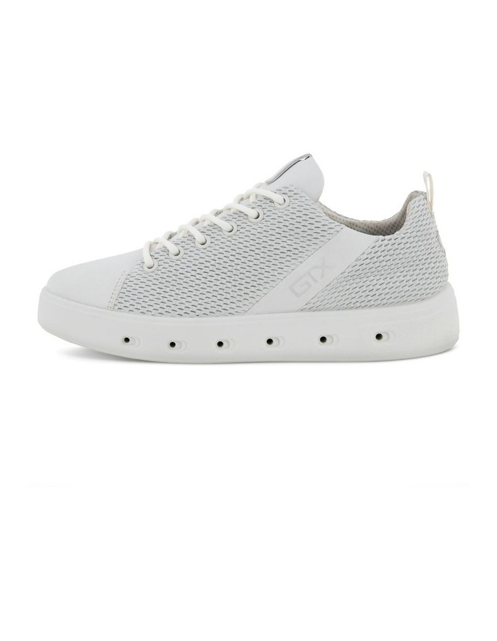 Street 720 Sneaker In White