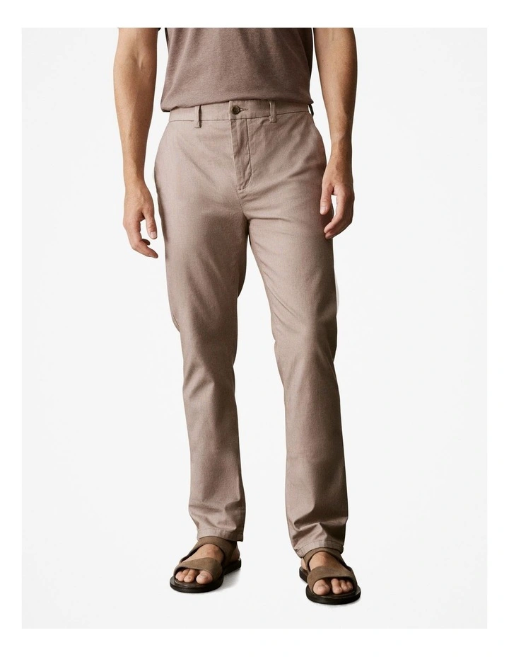 Regular Fit Cotton Dobby Chinos Pant in Cocoa
