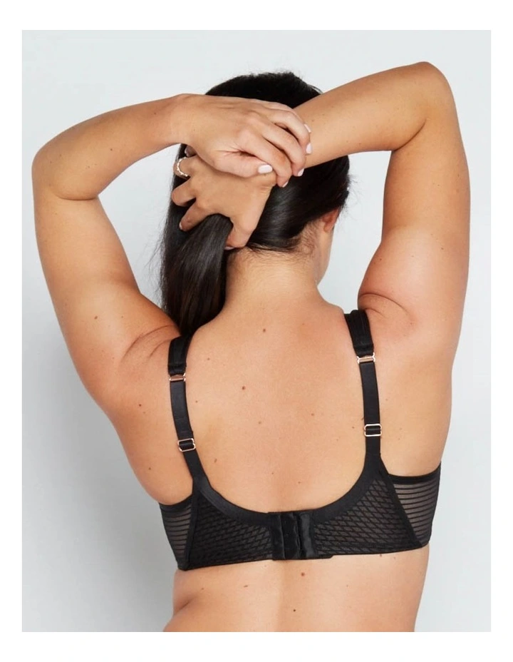 Perfect Lines Contour Bra in Black