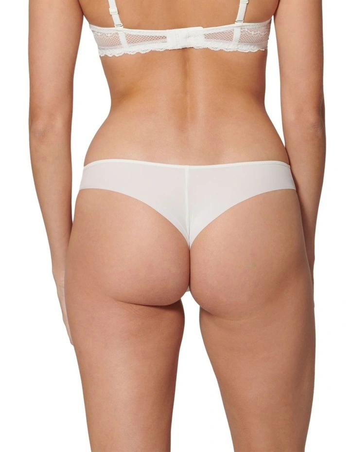 Destinee Tanga in Natural