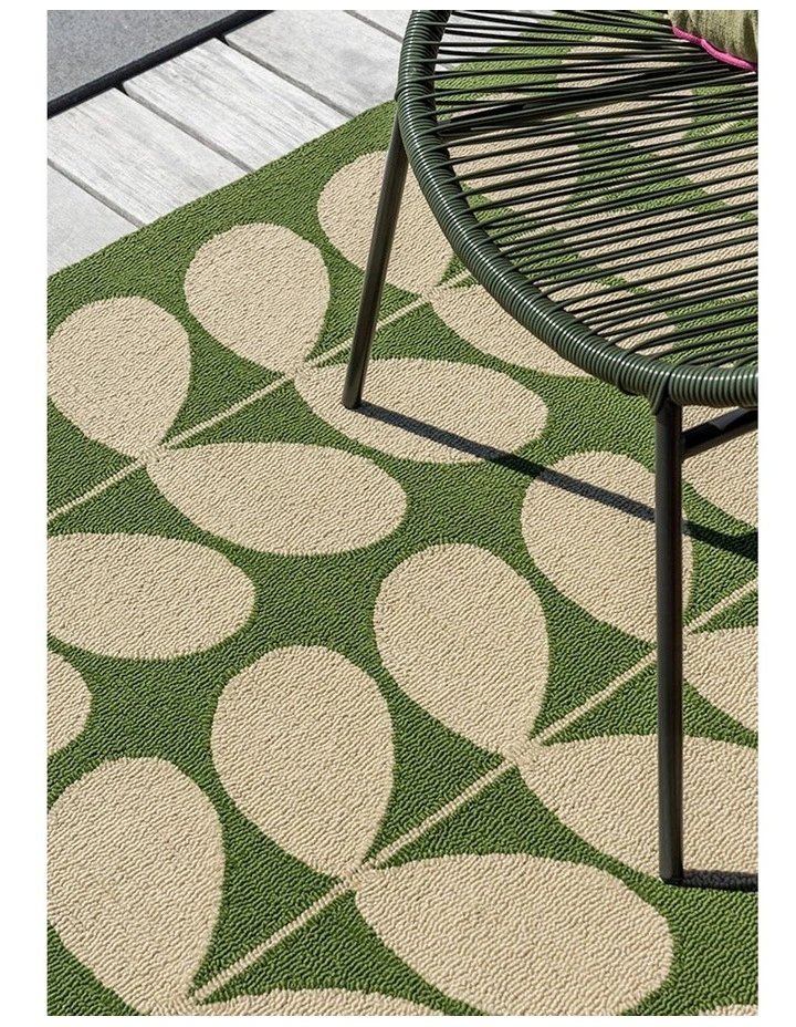 Solid Stem Basil Outdoor Rug in Green