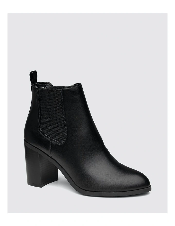 Kristeenie Boots in Black