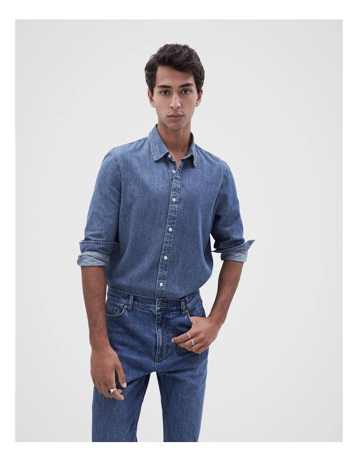 Straight Leg Jeans in Dark Wash