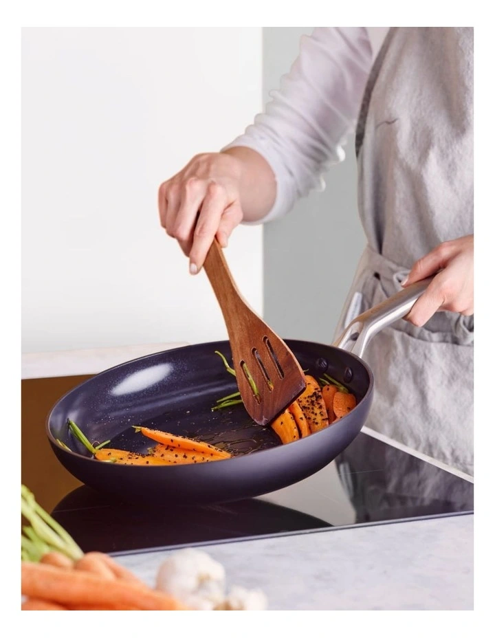 Omega Frypan 28cm in Black