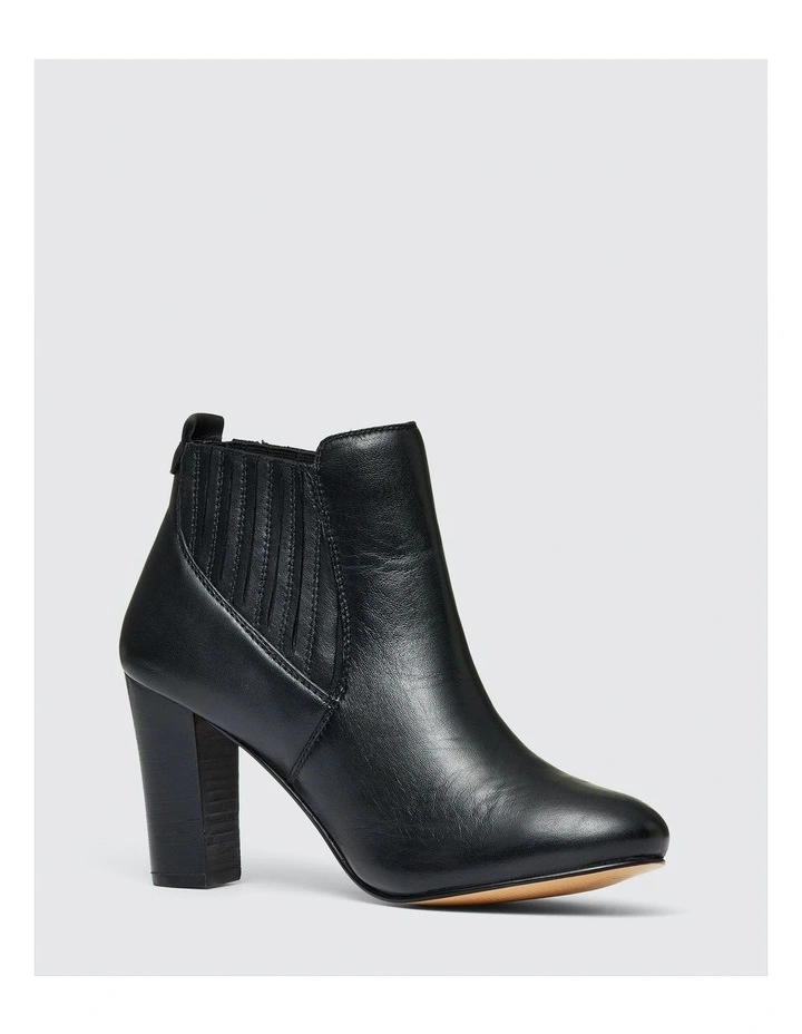 Touche Boots in Black Smooth