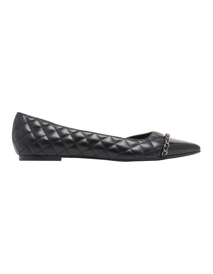 Breza Flat in Black