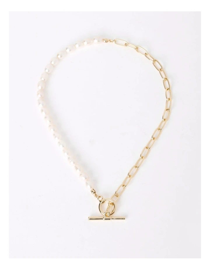 Pearl Necklace in Gold