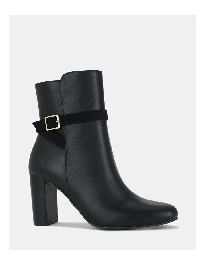 Kacha Boots in Black