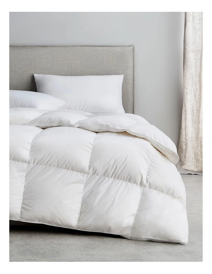 Pure Indulgence 85/15 Hungarian White Goose Down & Feather Quilt in Snow