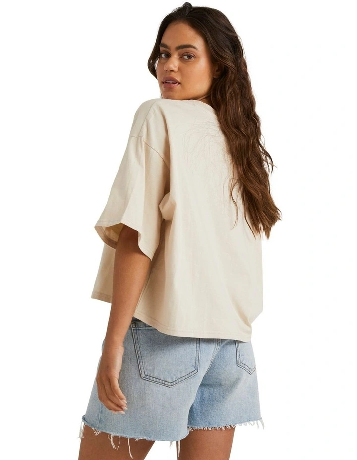 Baseline T-shirt in White Sand