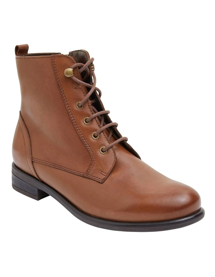 Badge Mid Brown Glove Boots