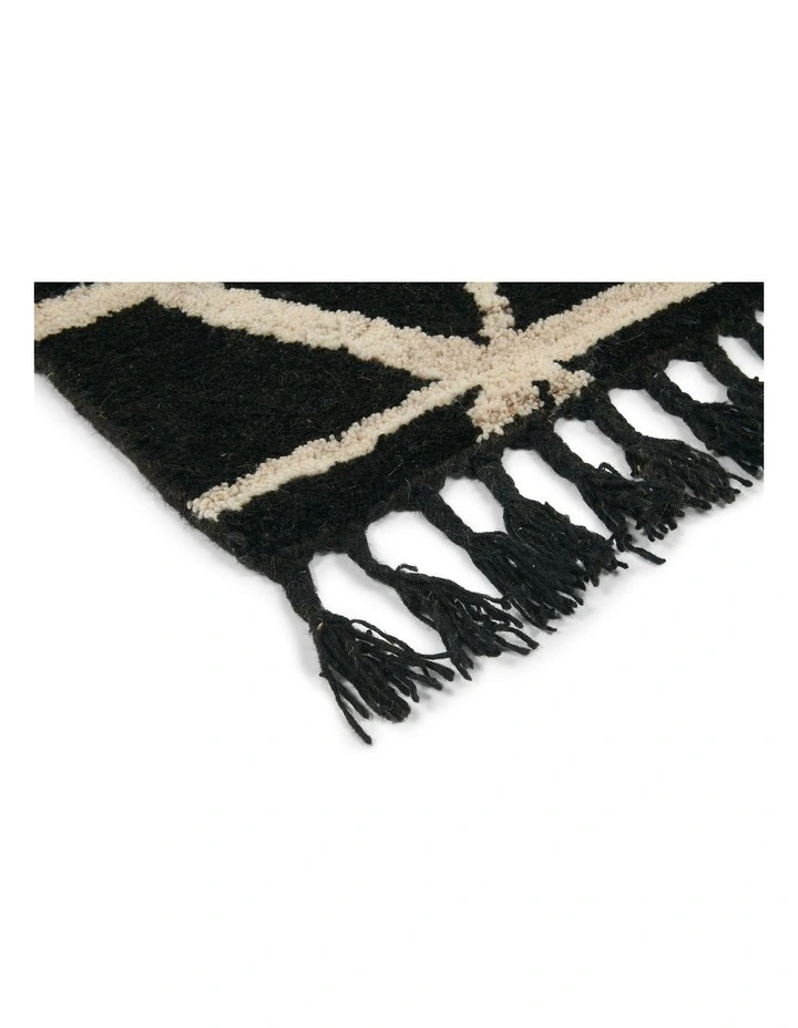 B&C Arabiska Geometrisk 063305 Rug In Black/White