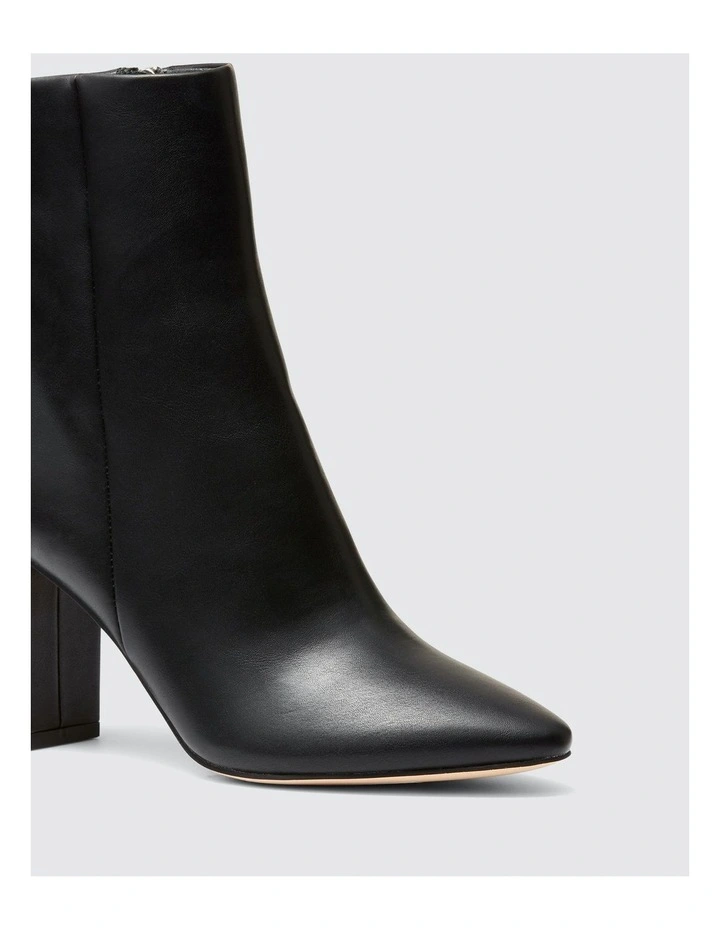 Hollie Boots in Black