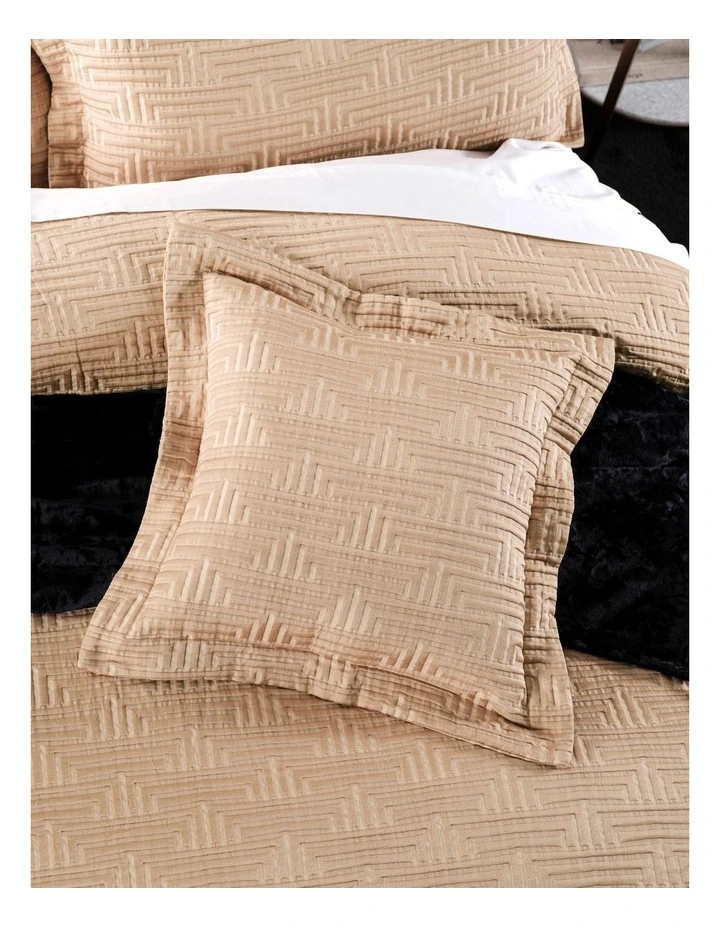 Winston Cushion In Gold