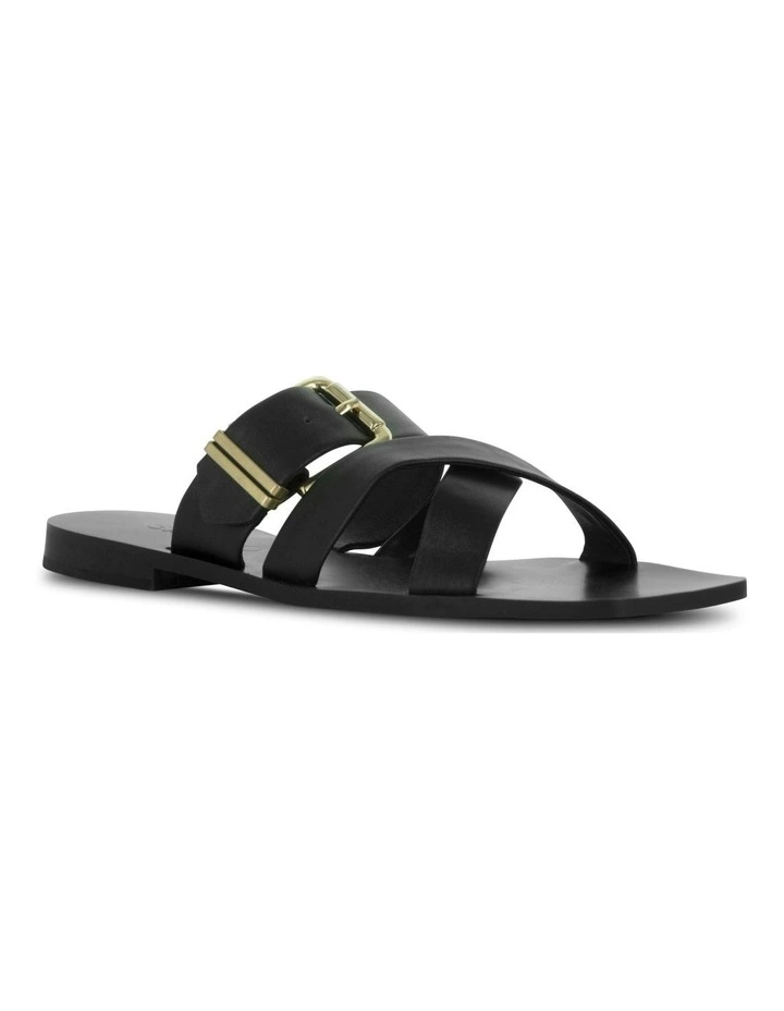 Gwen I Sandel in Black