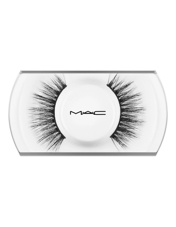 Dramatic Multi Layered Lashes in Black