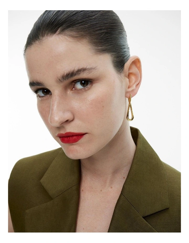 Textured Link Huggie Earrings in Gold