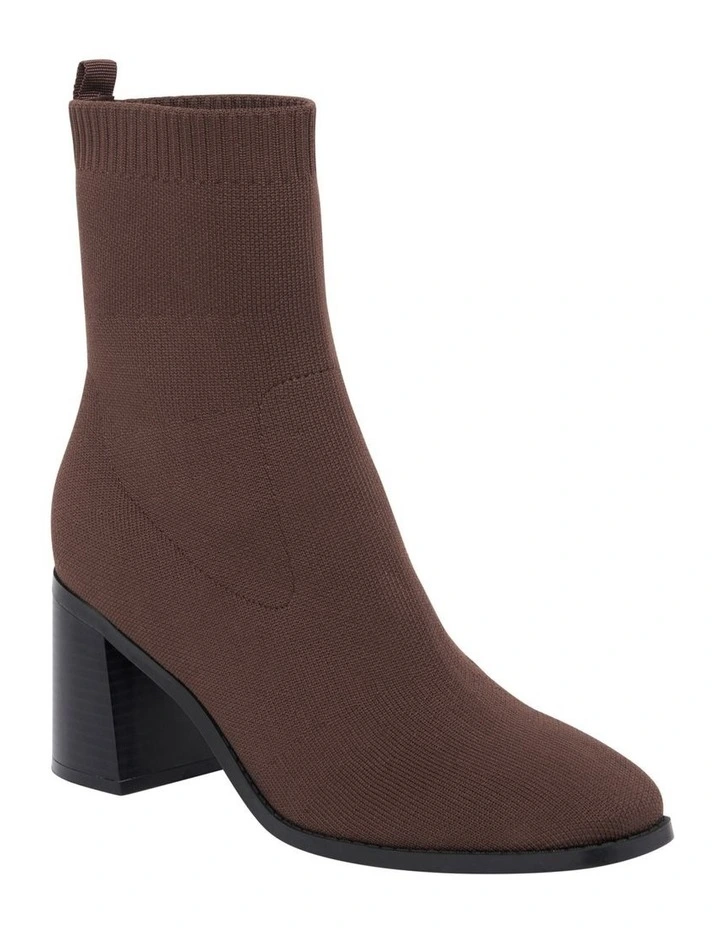 Meren Boots in Brown