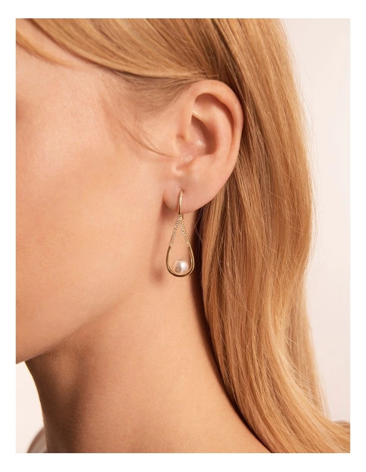 Pearl Balance Hook Earring in Gold