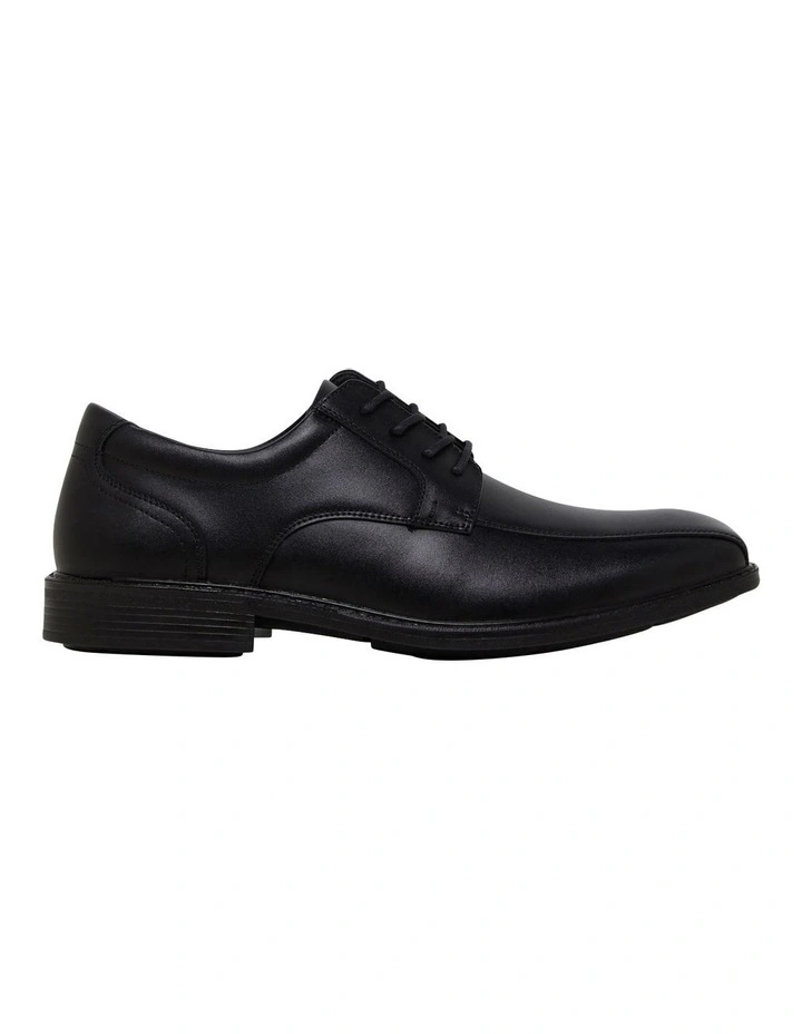 Irwin Lace Up Shoes in Black