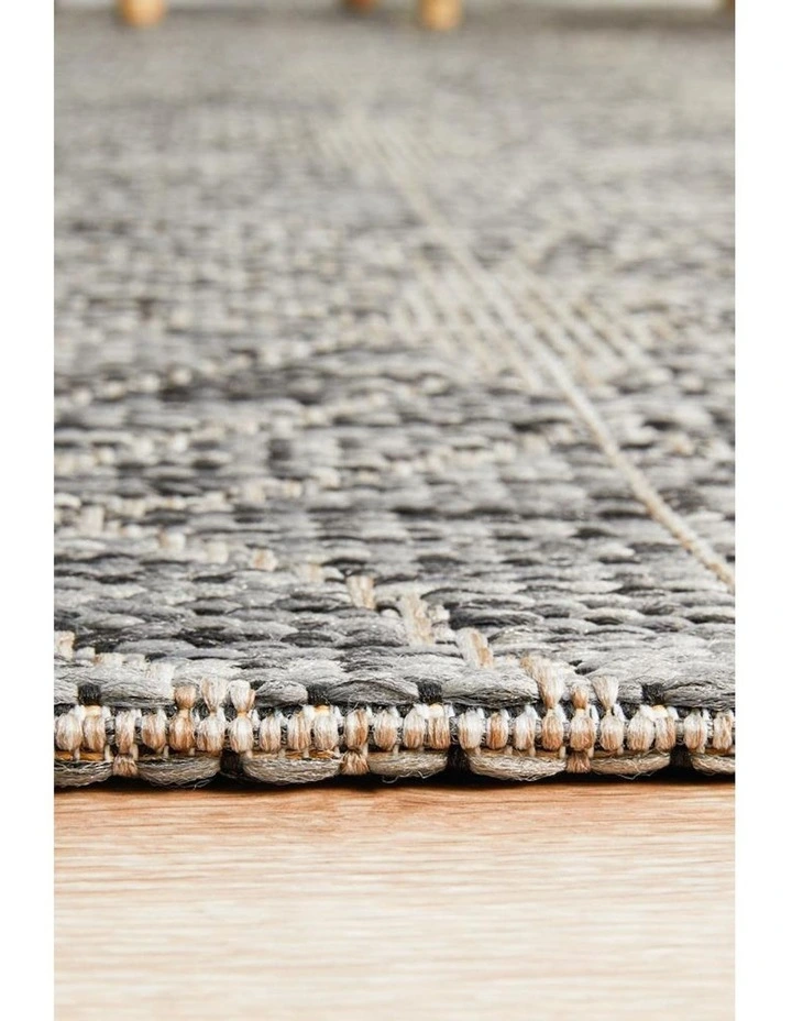 Terrace 5502 Rug in Black