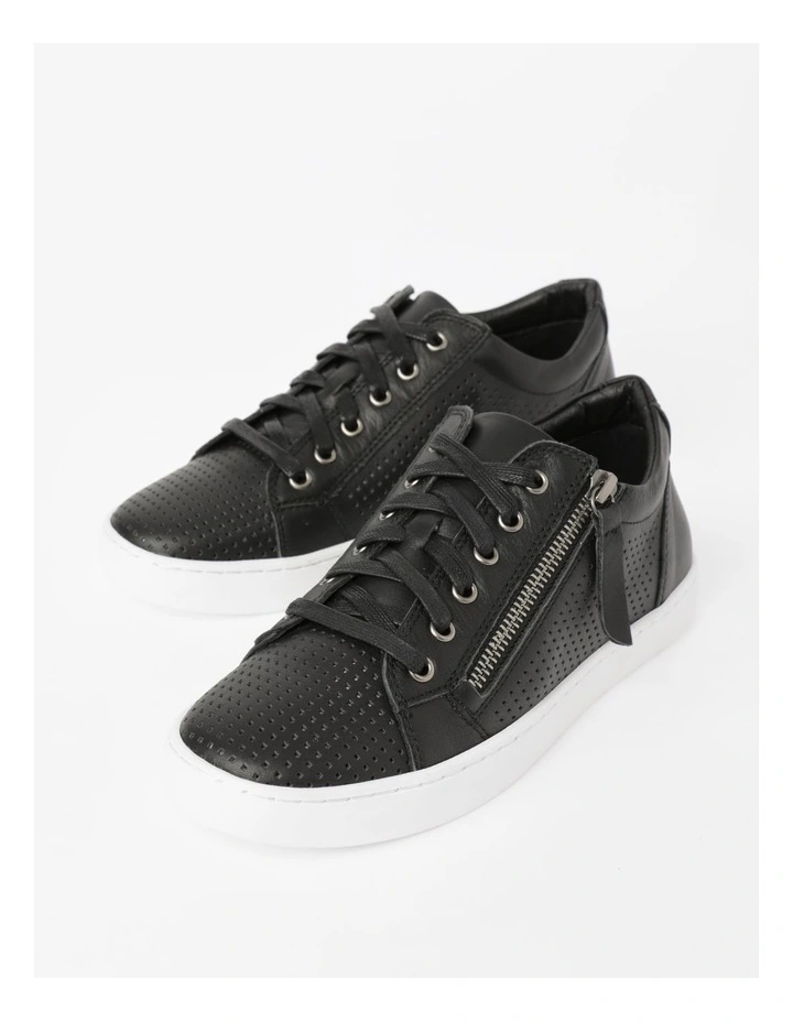 Ziggy Leather Sneaker in Black