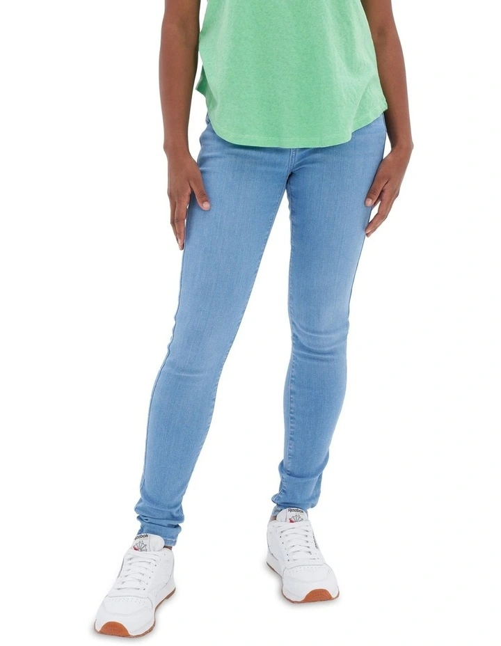 Next Level High-Waisted Jegging in Light Tinted Wash