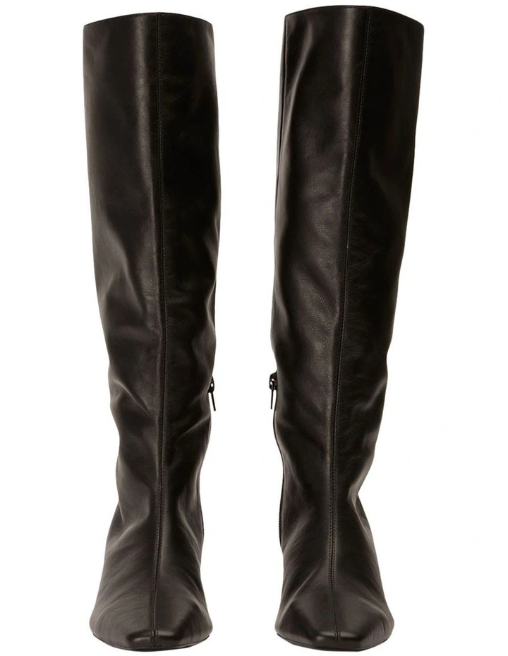 Vixon Boots in Black
