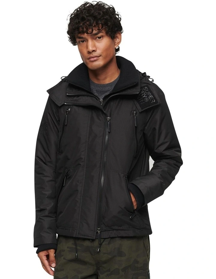 Mountain Windcheater in Black