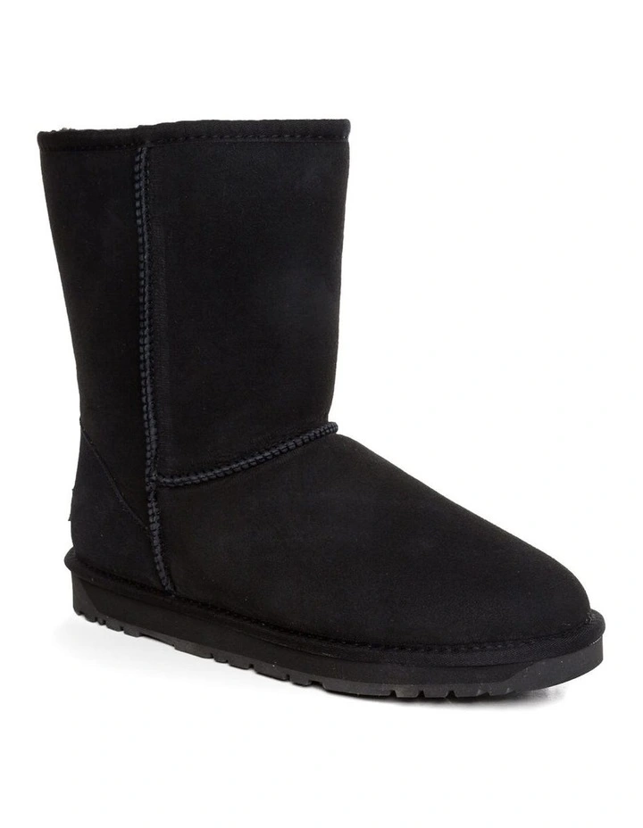 Ugg Classic Short Boots in Black
