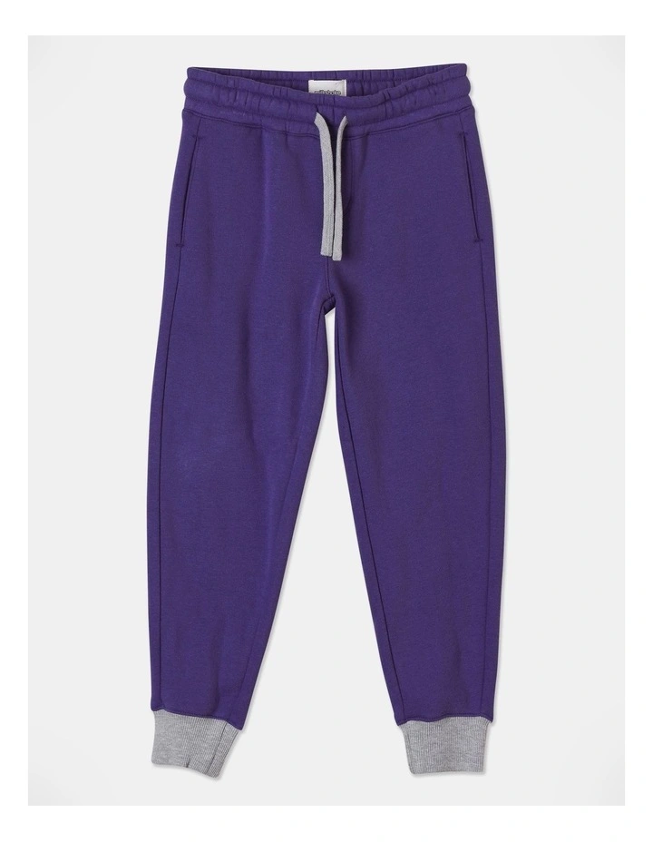 Essentials Trackpant in Purple