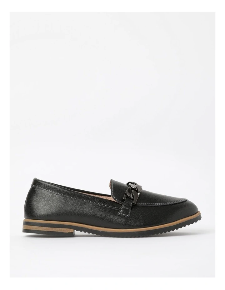 Knightly Flat Shoes in Black Leather