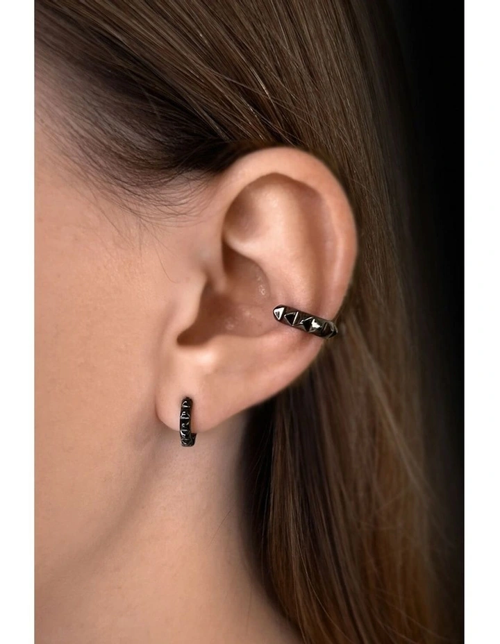 Honeycomb Ear Cuff in Black