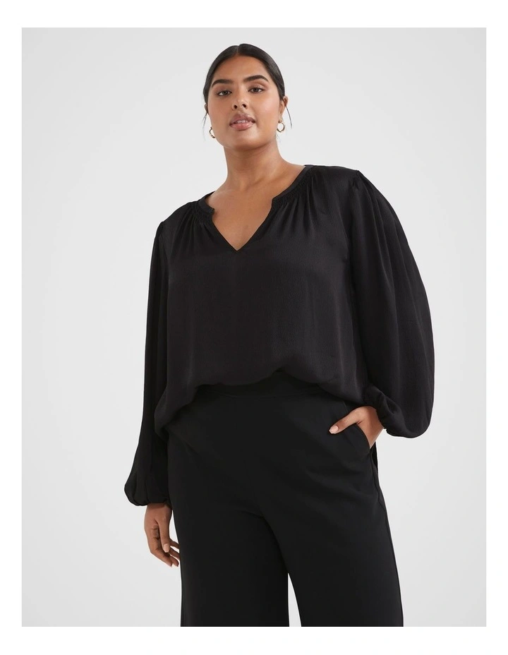 The Crinkle Draped Top In Black