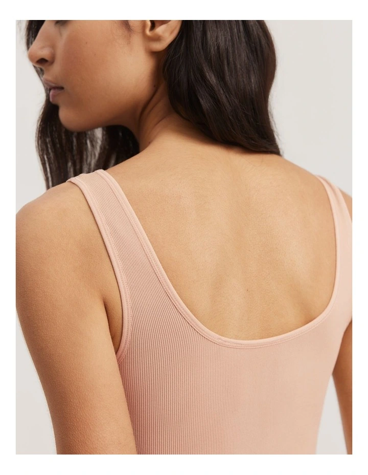 Seamfree Contour Cami in Almond