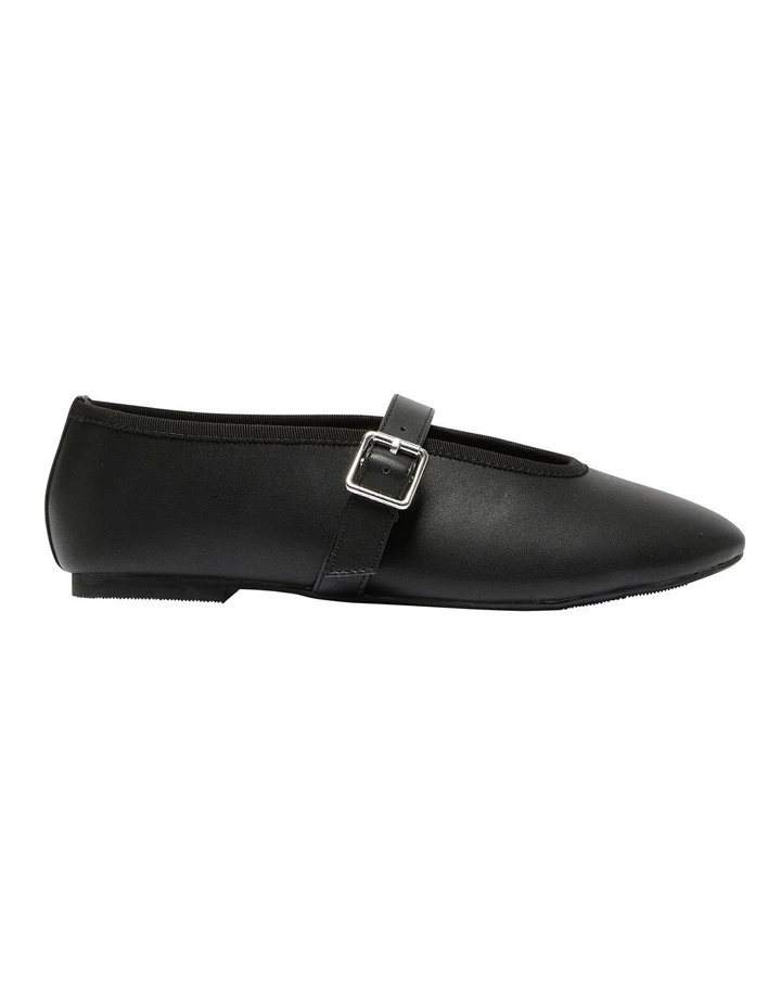 Robyn Flat Shoes in Black