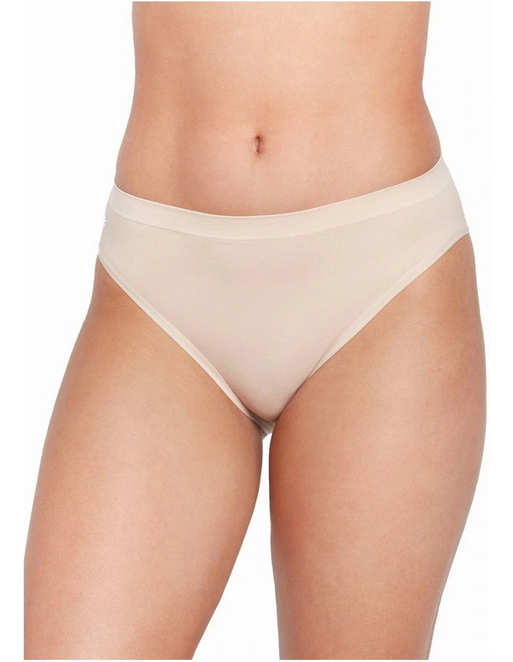 Seamless High Cut Brief in Latte
