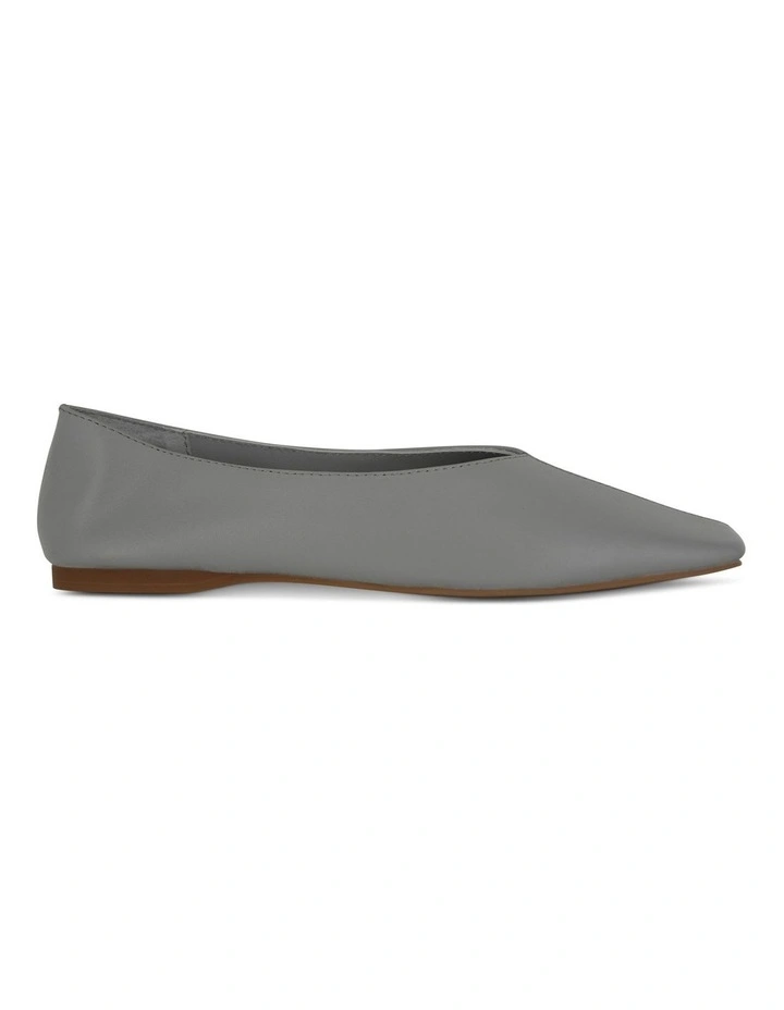 Brynn Ballet Flats in Dove