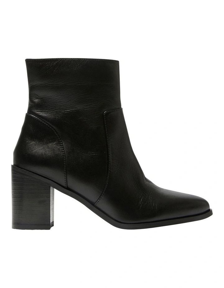Rapid Boots in Black Leather
