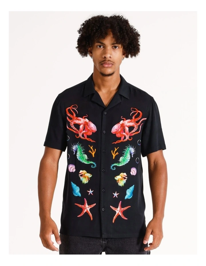 Underwater Placement Print Short Sleeve Rayon Shirt in Black