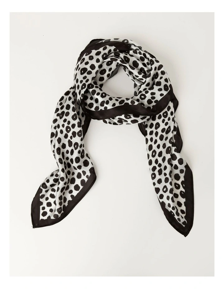 Printed Headscarf Scarf in Black/White