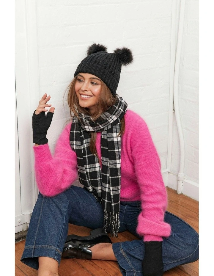 Nakita Beanie in Black