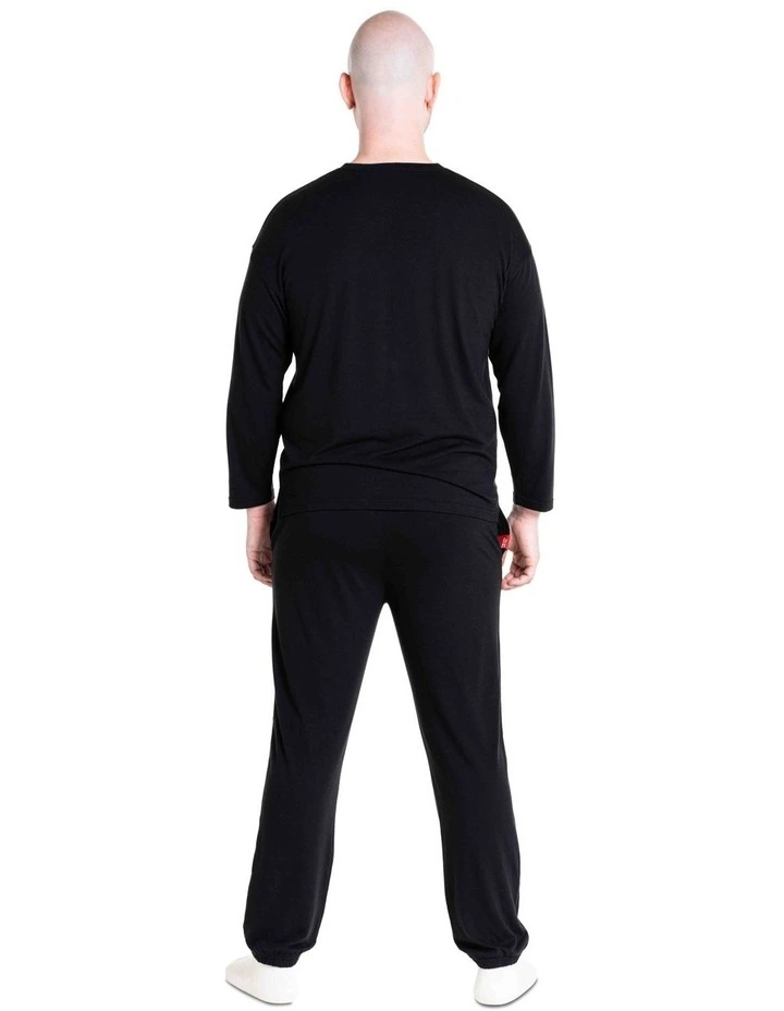 Long Sleeve T-shirt in Black
