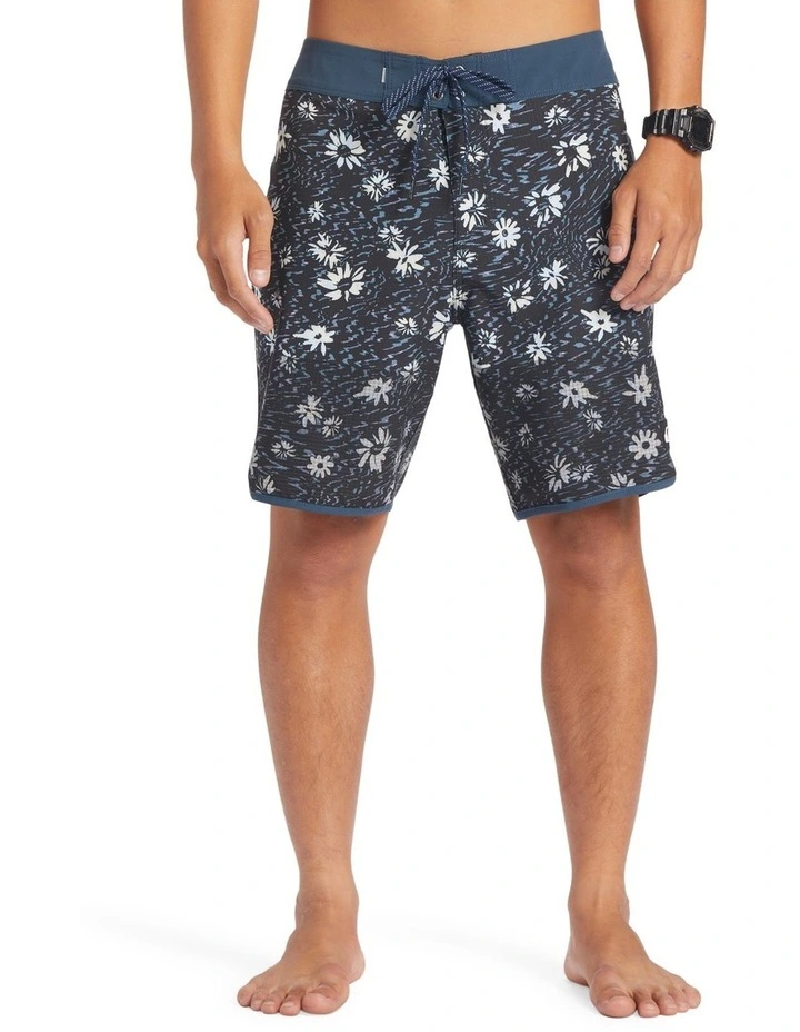 Highlite Scallop 19 Boardshorts in Midnight Navy
