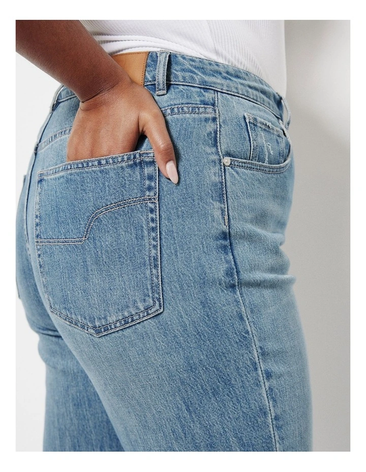 The High Rise Girlfriend Jean in Light Vintage