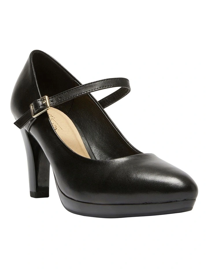 Otis Heeled Shoes in Black Leather