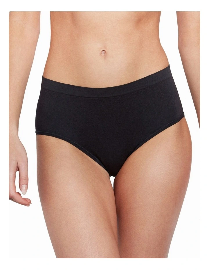 Seamless High Rise Brief in Black