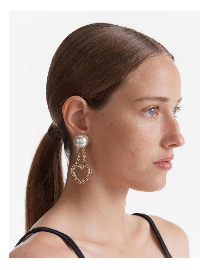 Chained Heart Earrings in Gold